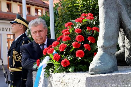 Ob 1. novembru smo se s polaganjem cvetja k osrednjim kamniškim spomenikom poklonili žrtvam vojn (20)